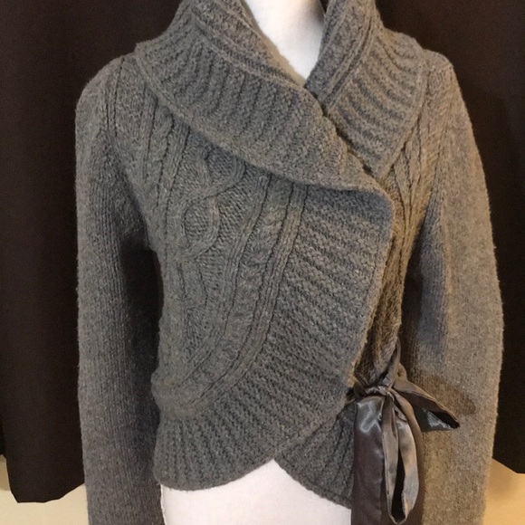 Gorgeous, gray warm sweater. - Picture 5 of 5